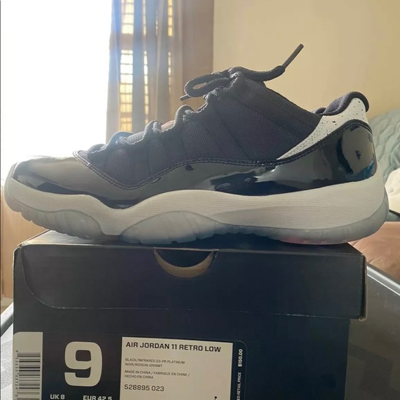 AIR JORDAN 11 RETRO LOW INFRARED SIZE 9  BRAND NEW - Picture 4 of 4